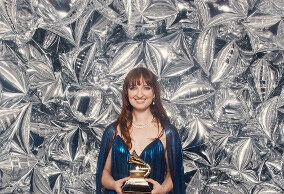 Madison Cunningham wins “Best Folk Album” Grammy Award for ‘Revealer’