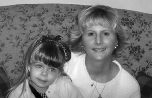 Makenzie Phipps Honors Mothers Everywhere With New Single “Won’t Be Here Forever” — Out Today