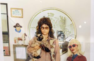 Family Portrait: Hilariously weird middle America, Retro style.